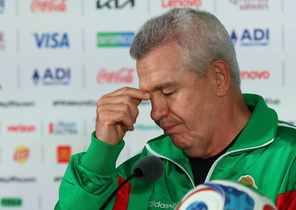 HLV Mexico noi gian vi FIFA doi gio dau hinh anh
