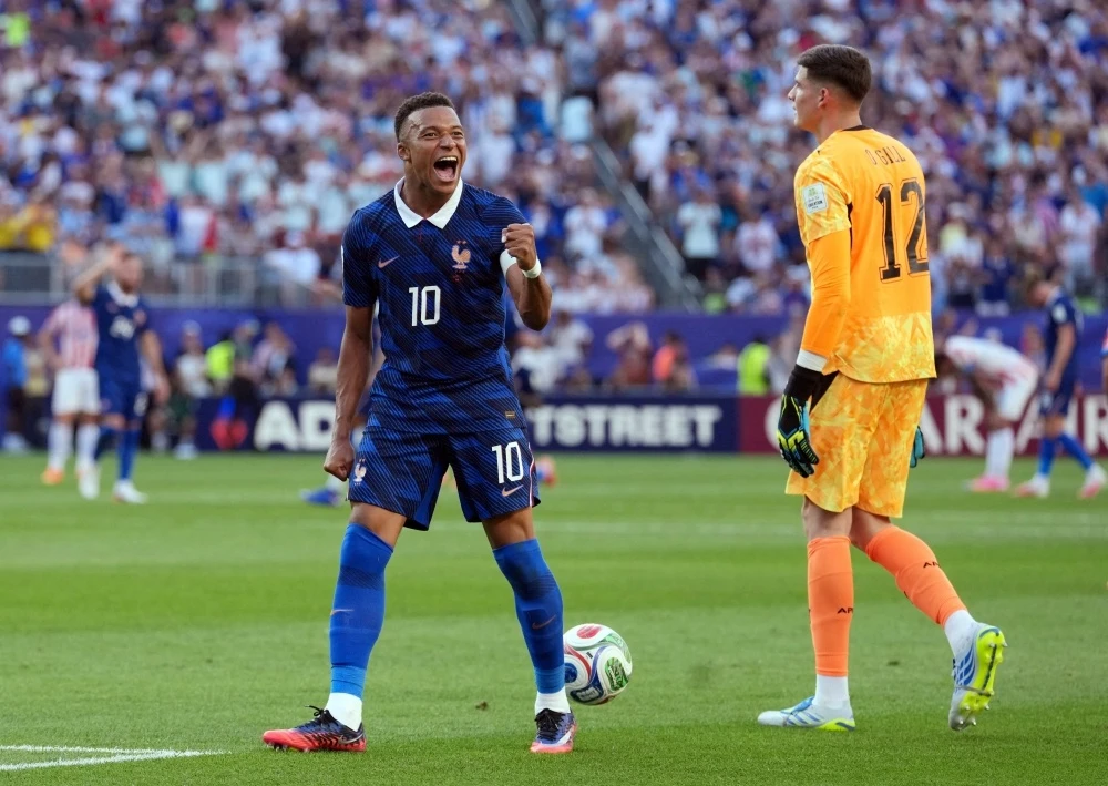 Bo tu Mbappe truoc cai bong cua 'bo tu huyen ao' hinh anh