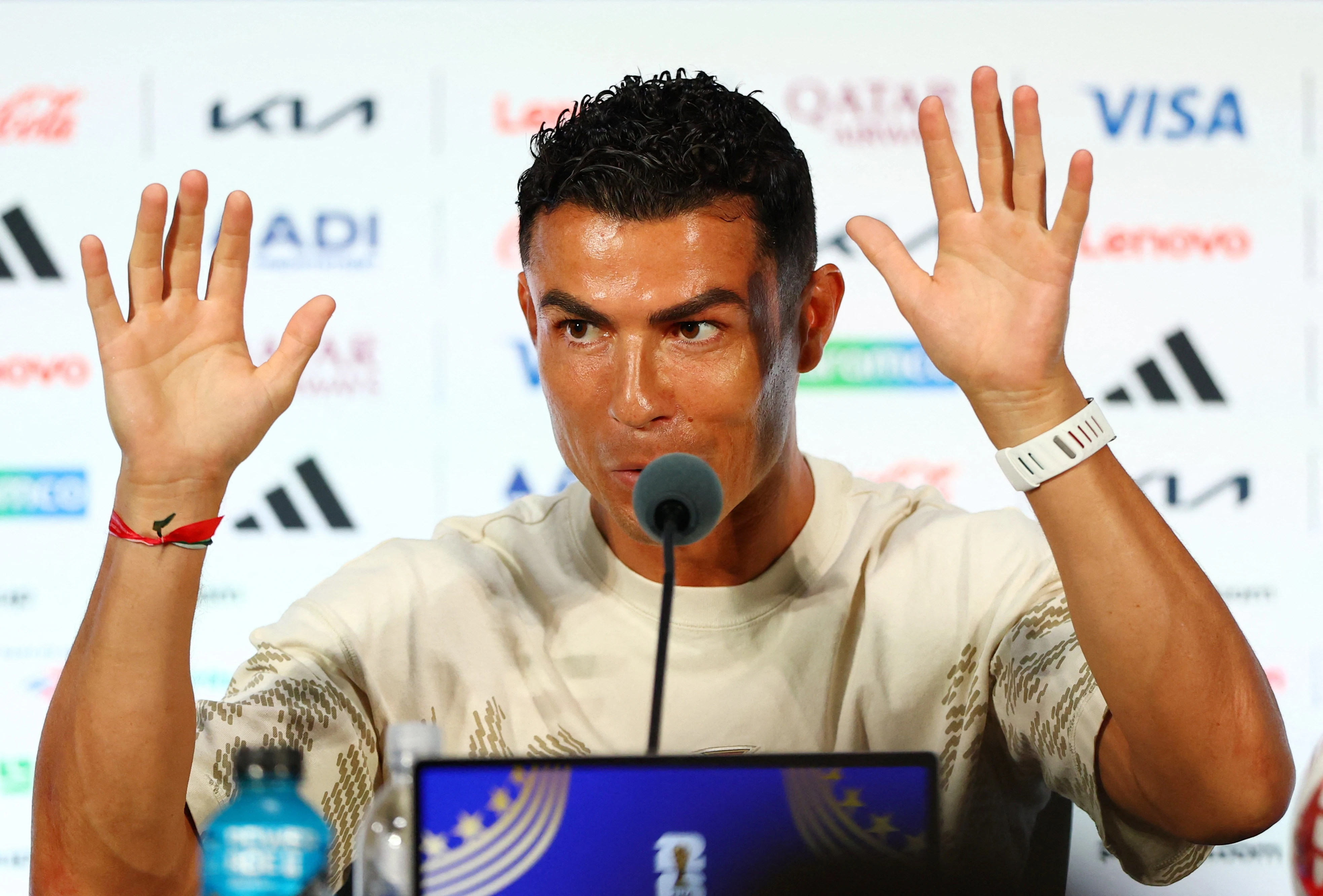 Ronaldo dap tra nha bao Brazil truoc dai chien Tay Ban Nha hinh anh