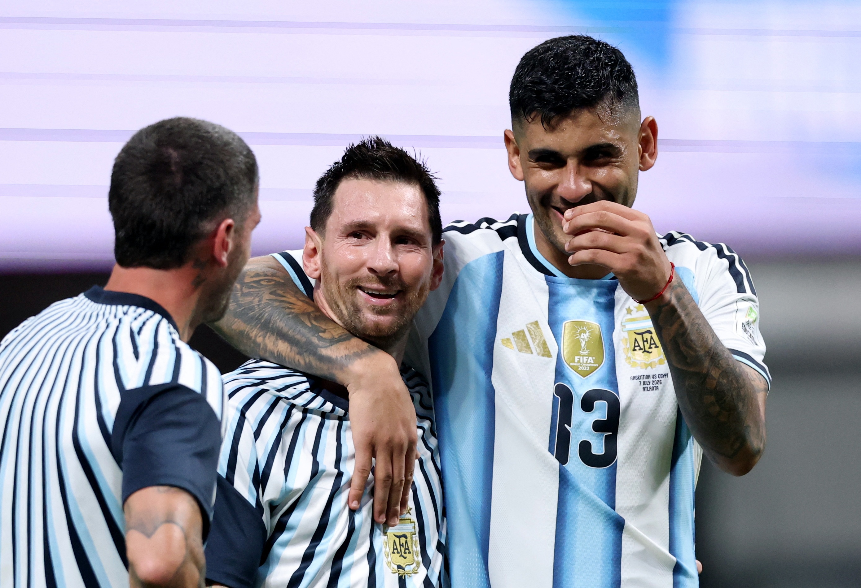 Scaloni thay doi mot chi tiet, Messi thay doi ca tran dau hinh anh