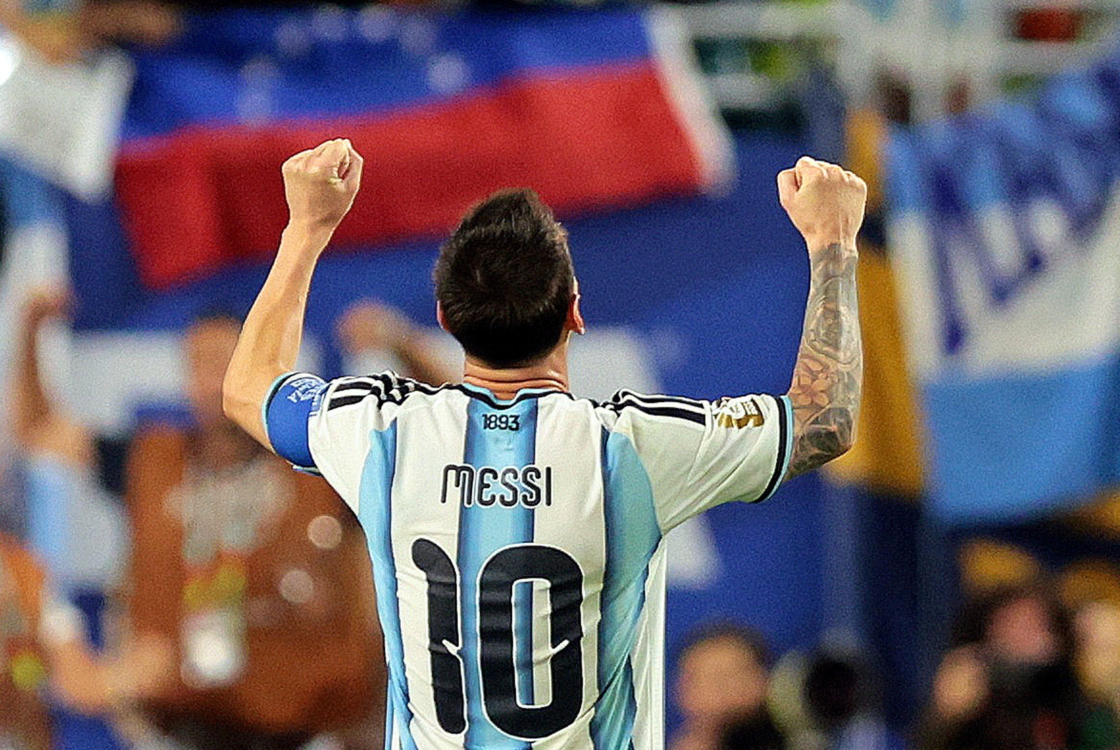 Chang co cuoc so ke nao giua Messi va Ronaldo hinh anh