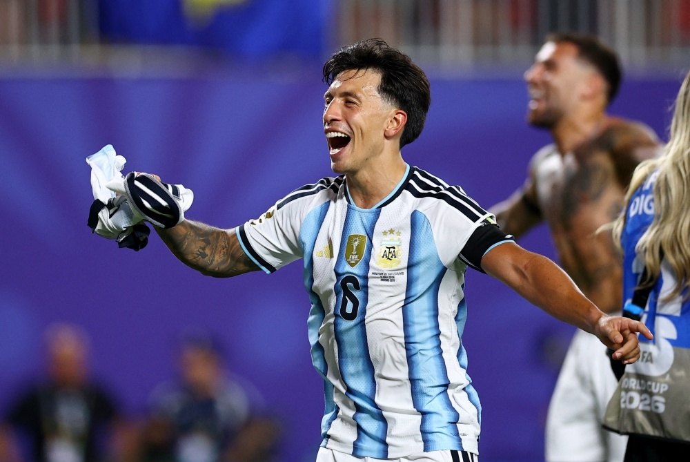 Martinez, Romero tạo ra nghịch lý cho hàng thủ Argentina