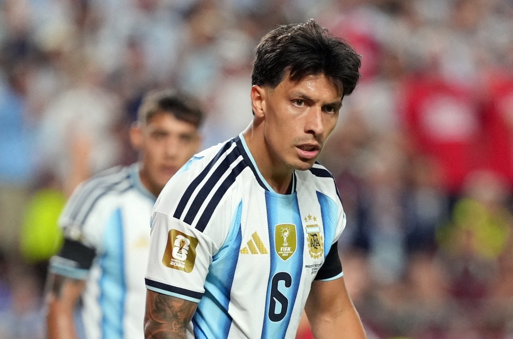 Lisandro Martinez lĩnh xướng 'một nửa sức mạnh' của Argentina