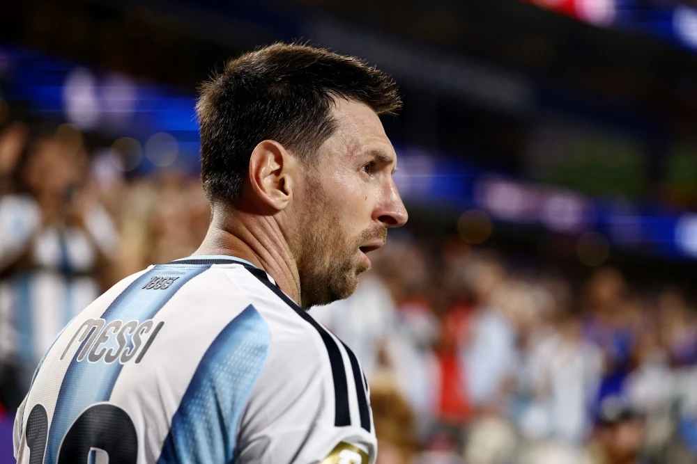 Joe Cole: 'Tuyển Anh sẽ ru ngủ Messi'