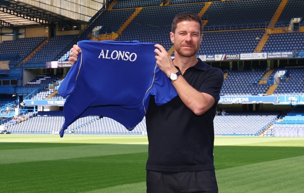 Vi sao Xabi Alonso tu choi Liverpool? hinh anh