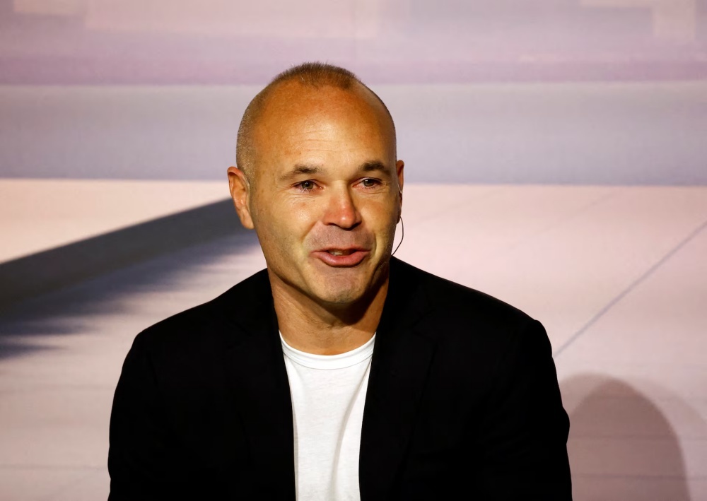 Iniesta: 'Quá khó để vô hiệu hóa Messi'