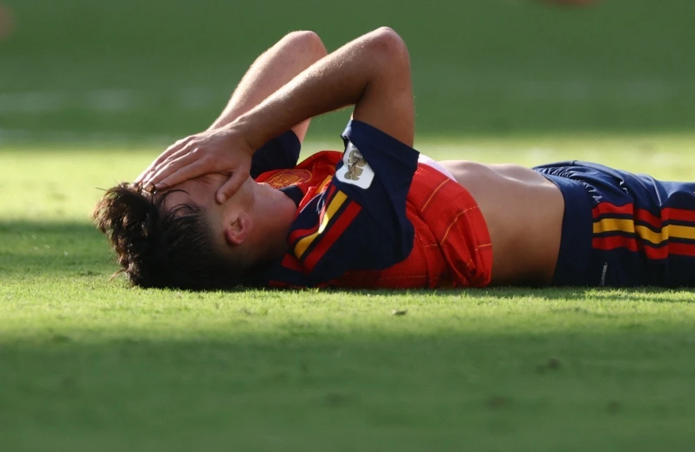 Sao trẻ Tây Ban Nha thừa nhận tiếc nuối khi đánh bại Messi