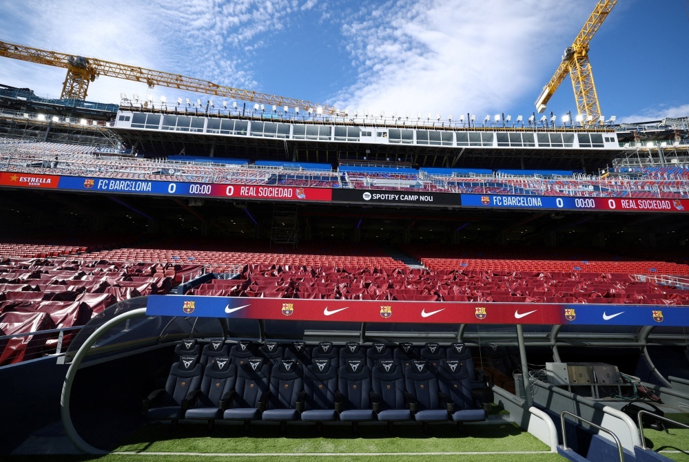 Tai nạn chết người trong lúc nâng cấp sân Camp Nou