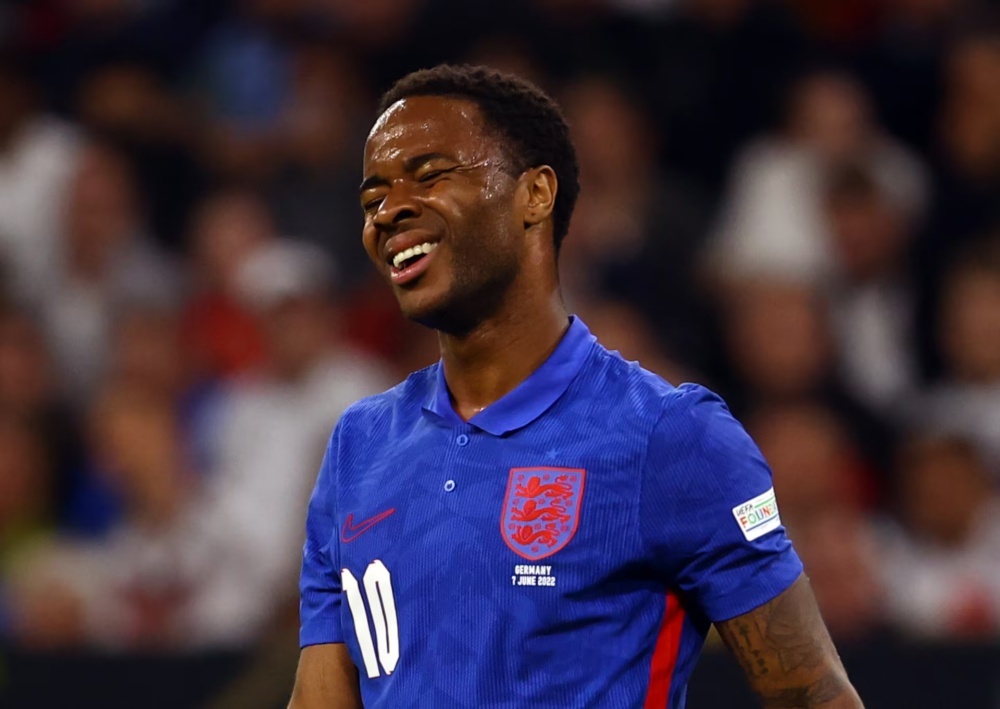 Raheem Sterling vuong rac roi phap ly hinh anh
