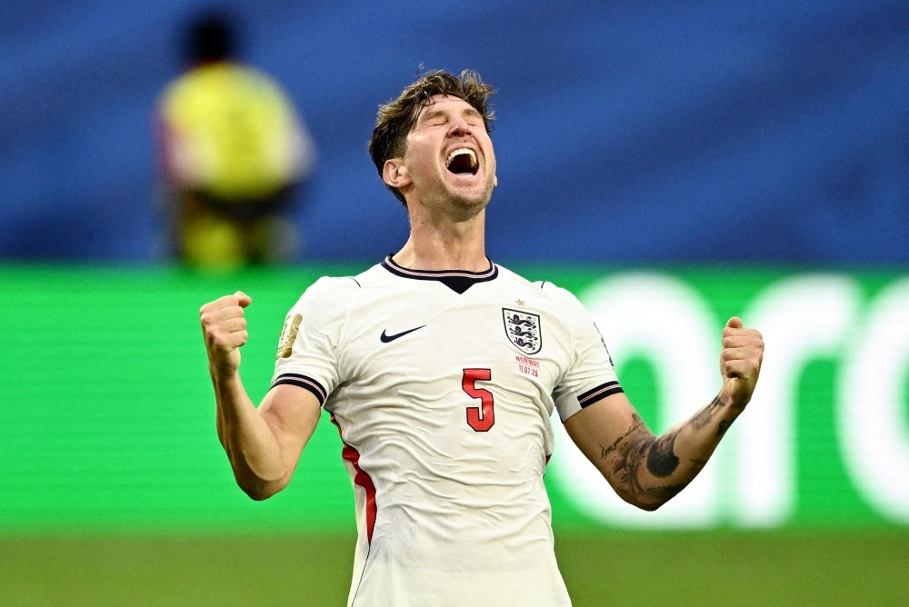 Inter chốt vụ John Stones với tốc độ chóng mặt