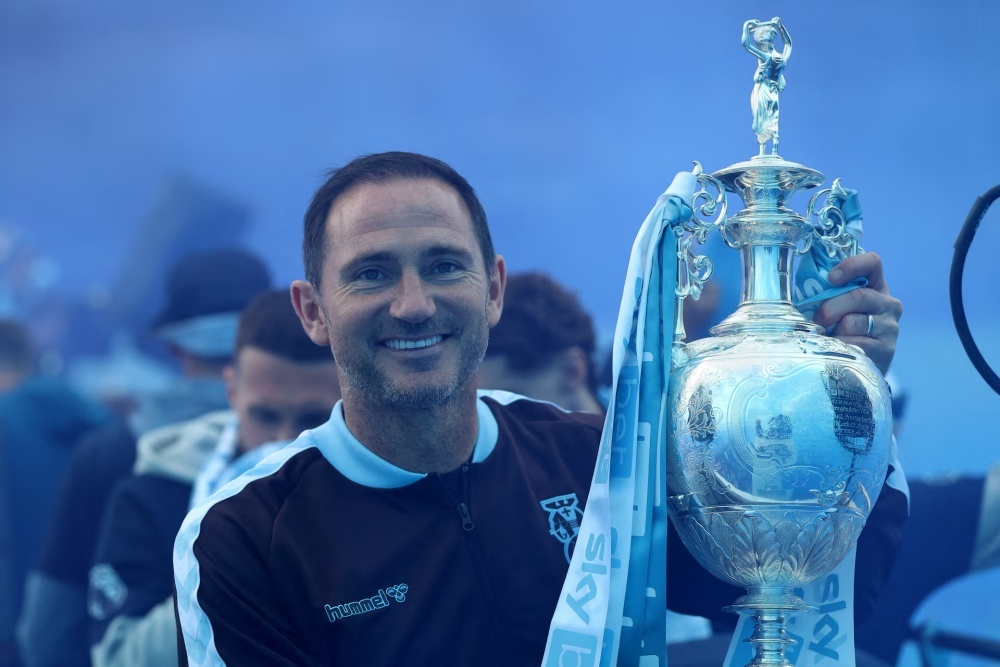 Đội của Lampard liên tiếp phá kỷ lục chuyển nhượng