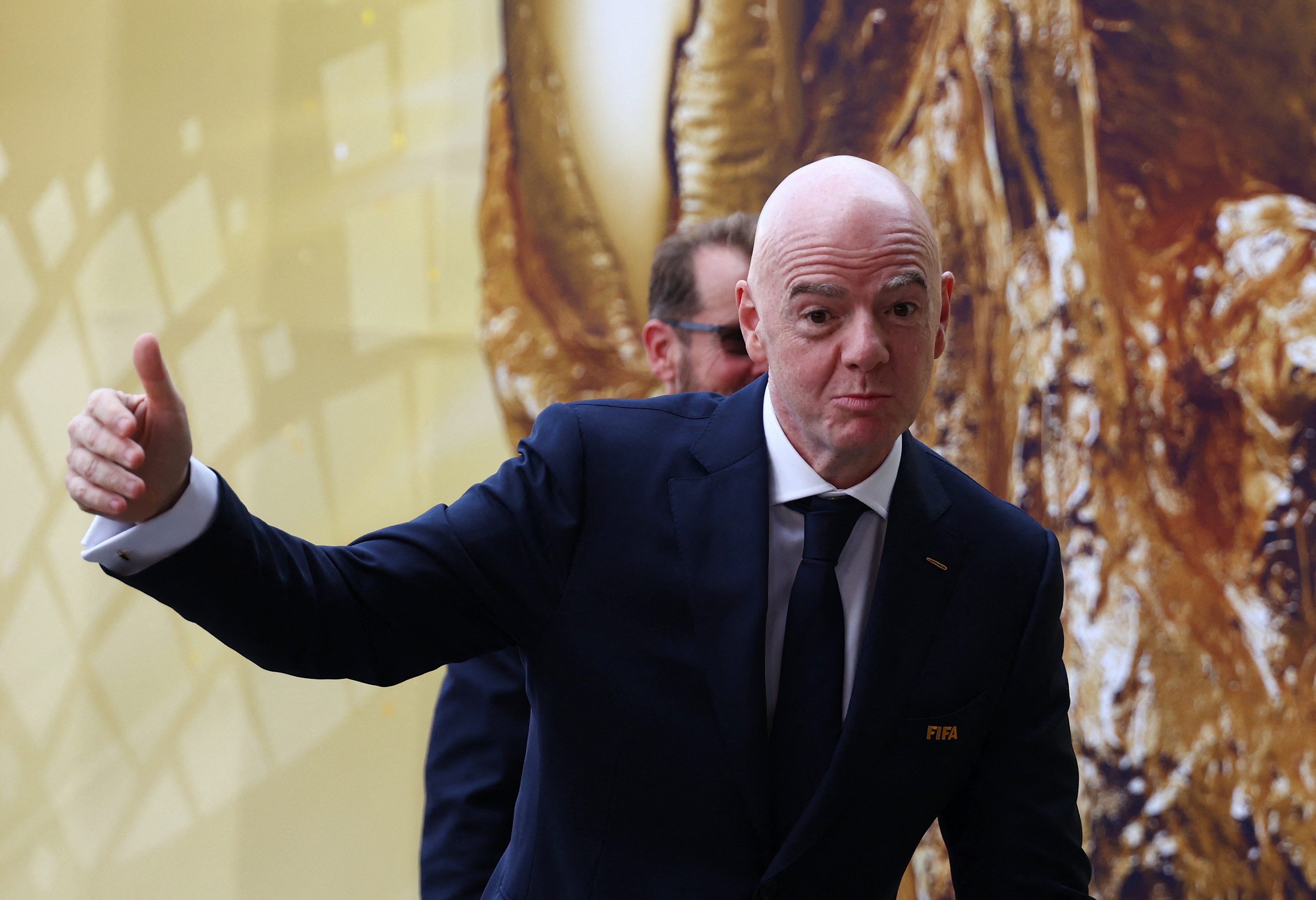 Infantino trả giá vì tự tin thái quá