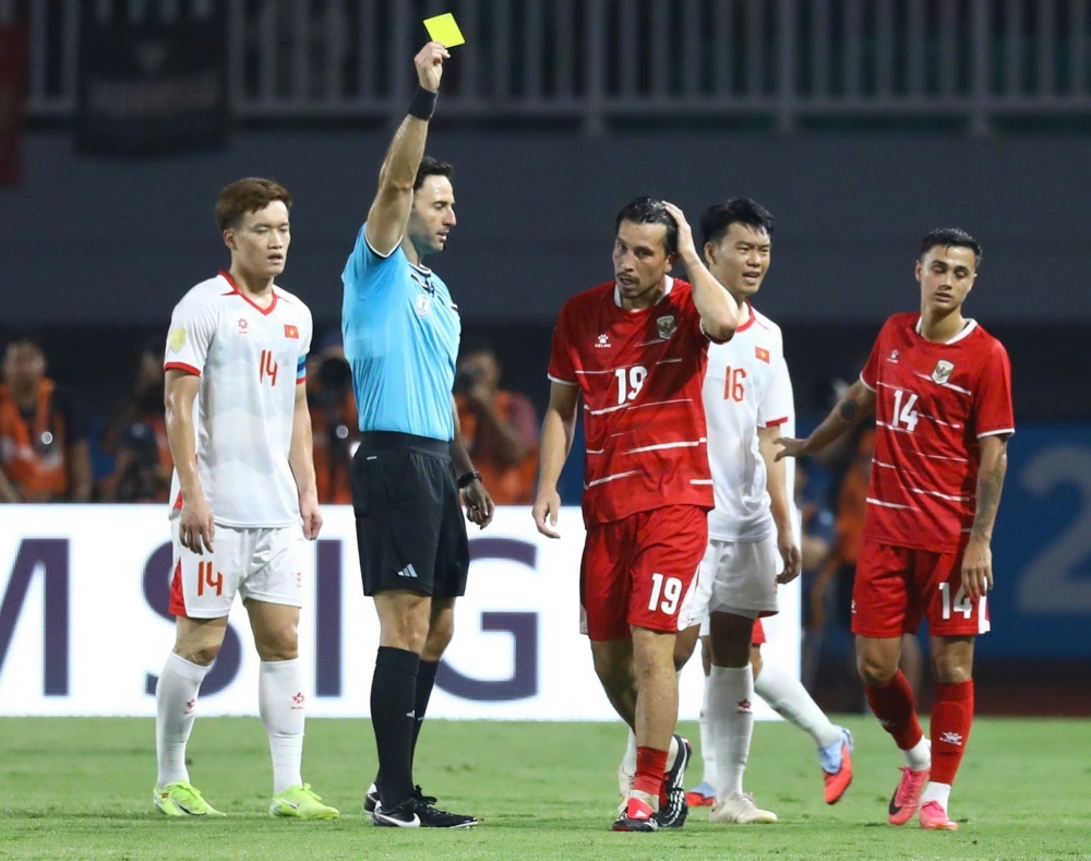 CĐV Indonesia nhớ Shin Tae-yong sau trận thua Việt Nam