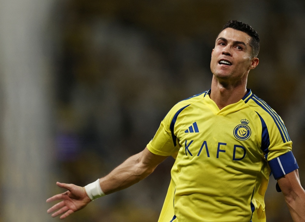 Ronaldo gửi lời chia buồn xúc động tới Messi