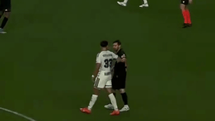 Án phạt sau hành động thiếu kiềm chế của Messi
