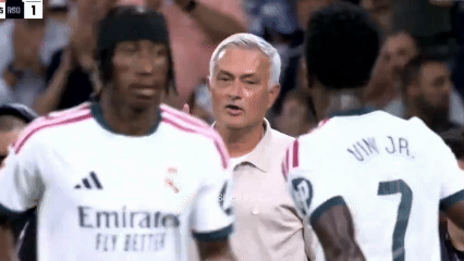 Khoảnh khắc Mourinho đảo ngược tình thế của Vinicius