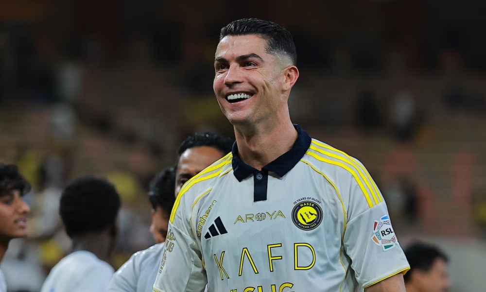Ronaldo thích bài viết kể rõ sự bất công so với Messi