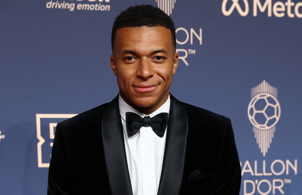 Mbappe hụt Quả bóng vàng trong gang tấc