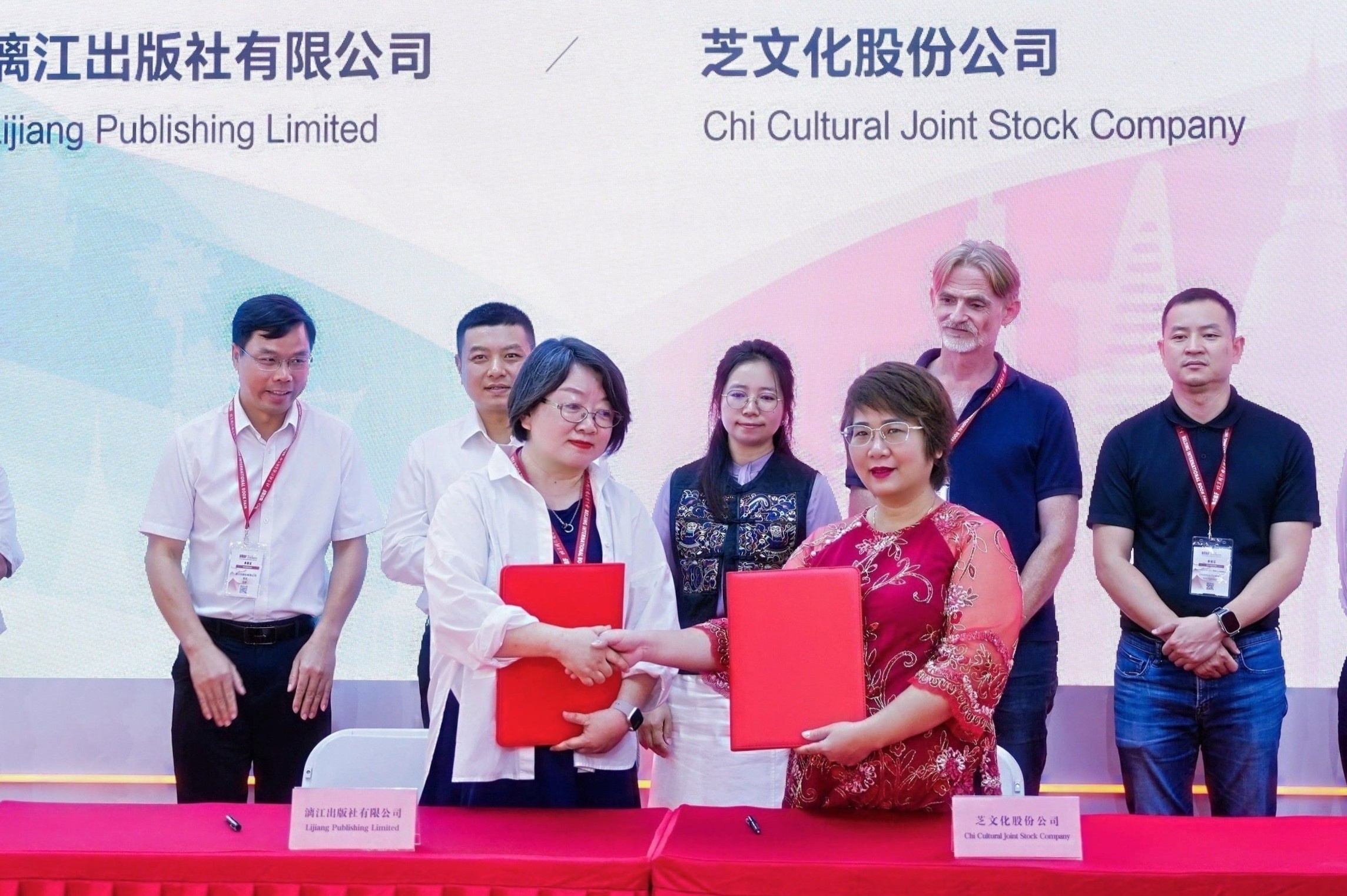 Van chuong Viet vao du an xuat ban tai Hoi sach Bac Kinh 2025 hinh anh