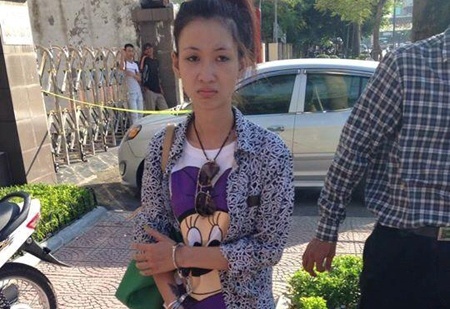 Co gai 19 tuoi giau ma tuy trong vi chong doi canh sat hinh anh