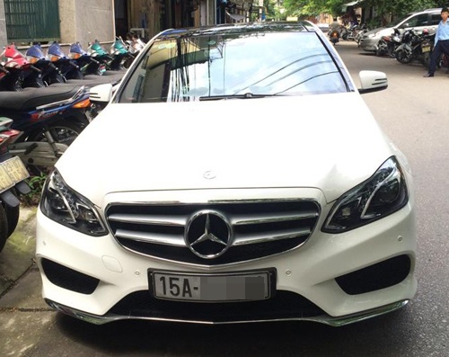 Lai xe Mercedes mang theo sung co bieu hien 'phe' ma tuy hinh anh