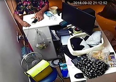 Ba lao trom iPhone roi tu mang tra vi bi ‘truy na’ tren mang hinh anh