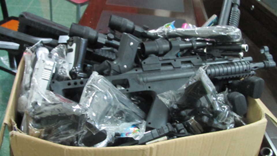 Chủ số hàng hóa nói trên là Nguyễn Thị Hiền Dung (55 tuổi, trú quận Cầu Giấy, Hà Nội) khai nhận thu mua lô hàng trị giá khoảng 30 triệu đồng nói trên ở nhiều nơi, về bán kiếm lời.