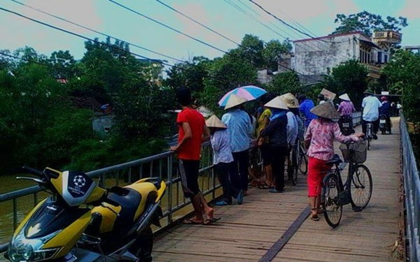 Nguoi dan bat luc nhin cu ong 87 tuoi nhay song tu tu hinh anh