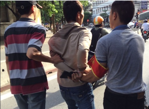 Linh hinh su ke chuyen hoa trang bat toi pham giet nguoi hinh anh