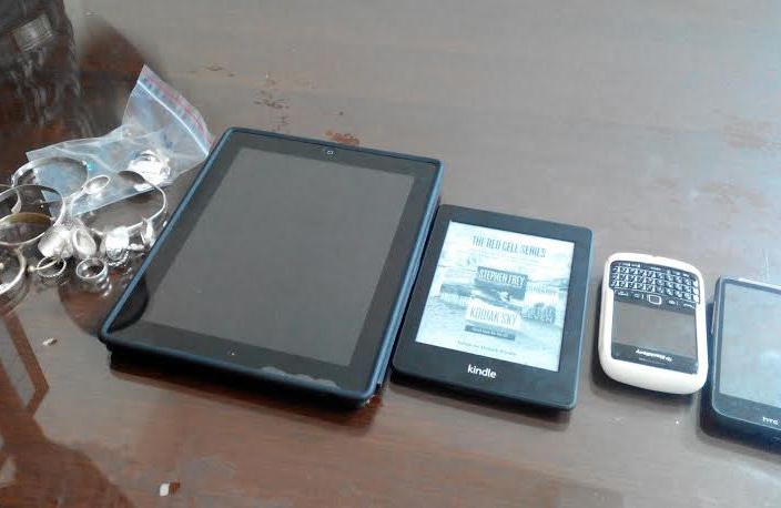9X dot nhap nha nguoi nuoc ngoai trom iPhone, iPad hinh anh