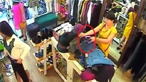 Camera ghi hinh nu quai trom iPhone o shop thoi trang hinh anh