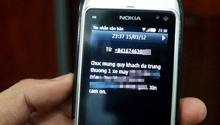 Nhom trai lang gui tin nhan lua trung xe Liberty hinh anh