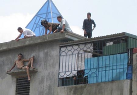 9X ngao da co thu trong nha dan hinh anh