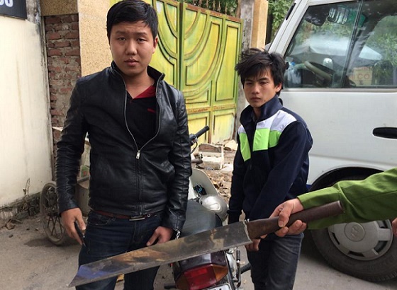 9X gac dao di xe may gap canh sat 141 hinh anh