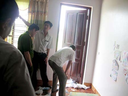 Lo nghi can sat hai vo tre trong ngoi nha 5 tang hinh anh