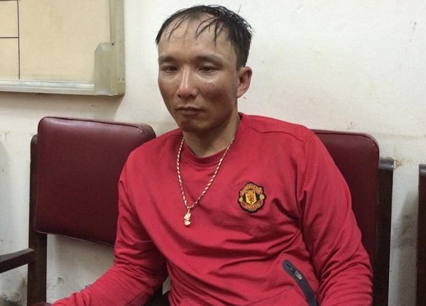 Khach an pho giat tui xach cua ba chu quan hinh anh