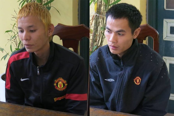 Nguoi phu nu dung mua hoa qua ben duong bi cuop hinh anh