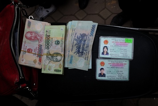 Nu tai xe mat trom 30 trieu dong trong xe hop khi di sam Tet hinh anh