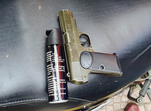 Nguoi thu sung trong cop xe bi canh sat 141 phat hien hinh anh