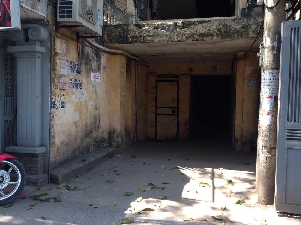 Chân cầu thang nơi Lâm bị đánh. Ảnh: Nguyễn Hoàng.