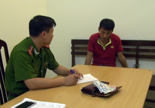 Hang chuc nguoi truy duoi ten cuop tui xach gio cao diem hinh anh