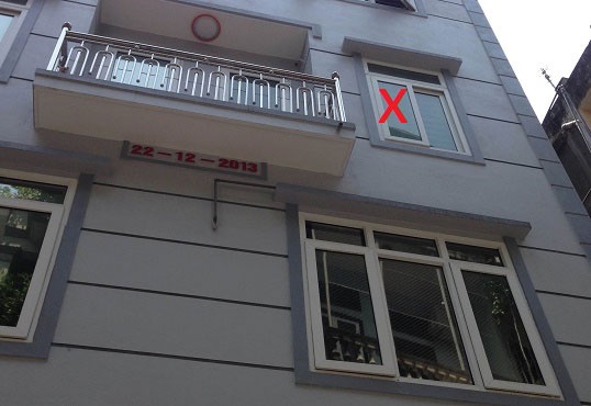 Căn phòng tầng 3 (dấu X) nơi phát hiện thi thể nữ giám đốc. Ảnh: Nguyễn Hoàng.