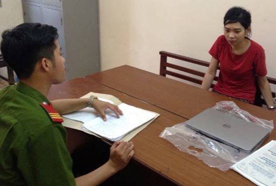 Nu 9X trom do khi ban trai moi quen di tam hinh anh