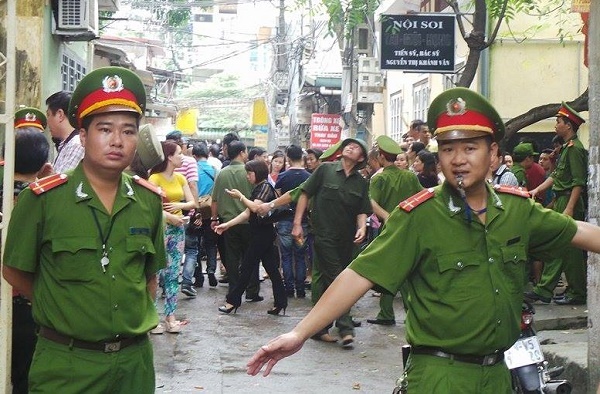 Nguoi giai cuu ke phut doi mat ke ngao da doa giet ban gai hinh anh