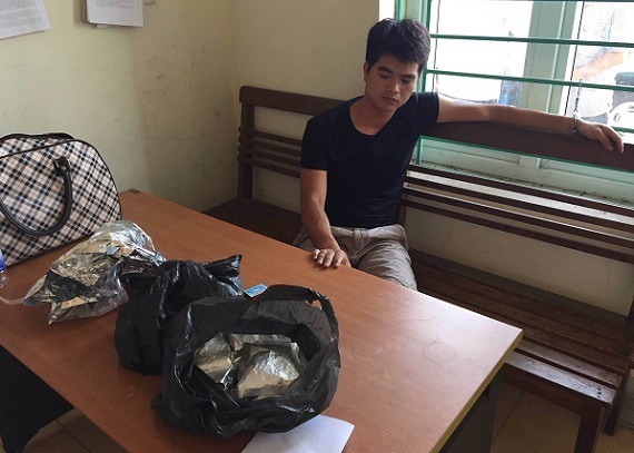 6.000 vien thuoc lac tren xe hop hinh anh