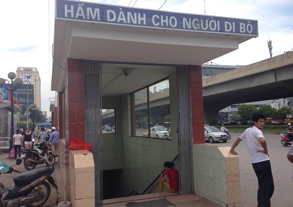 Lan manh moi vu thieu nu to bi cuong buc duoi ham di bo hinh anh