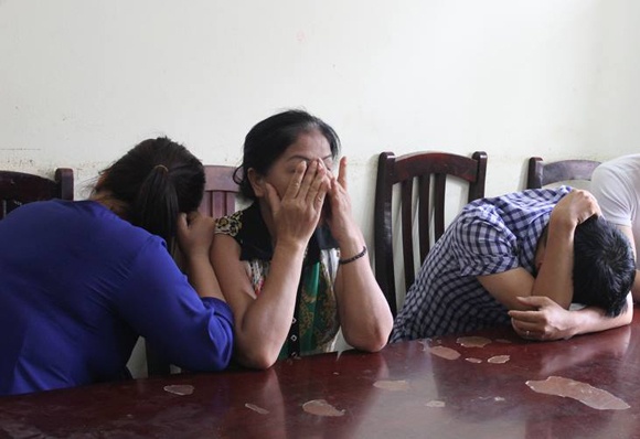 Tam giu nhom cheo keo ban ve tran Viet Nam - Man City hinh anh