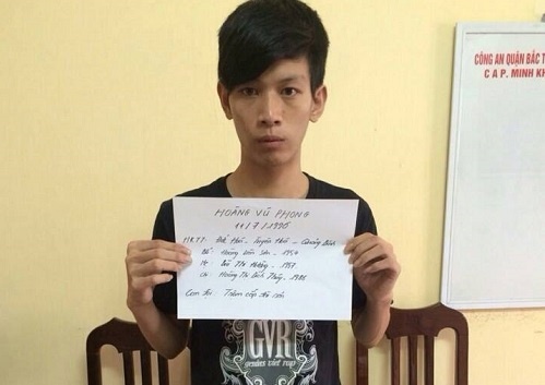 Trom dien thoai cua ban gai roi giau vao dung quan hinh anh