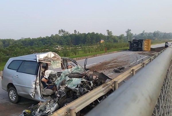 Pho thu tuong yeu cau lam ro vu tai nan tren cao toc hinh anh