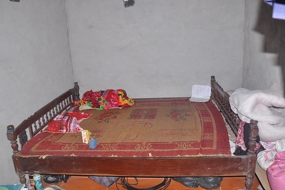 Nu sinh 16 tuoi bi cuong buc, cuop dien thoai khi ngu trua hinh anh